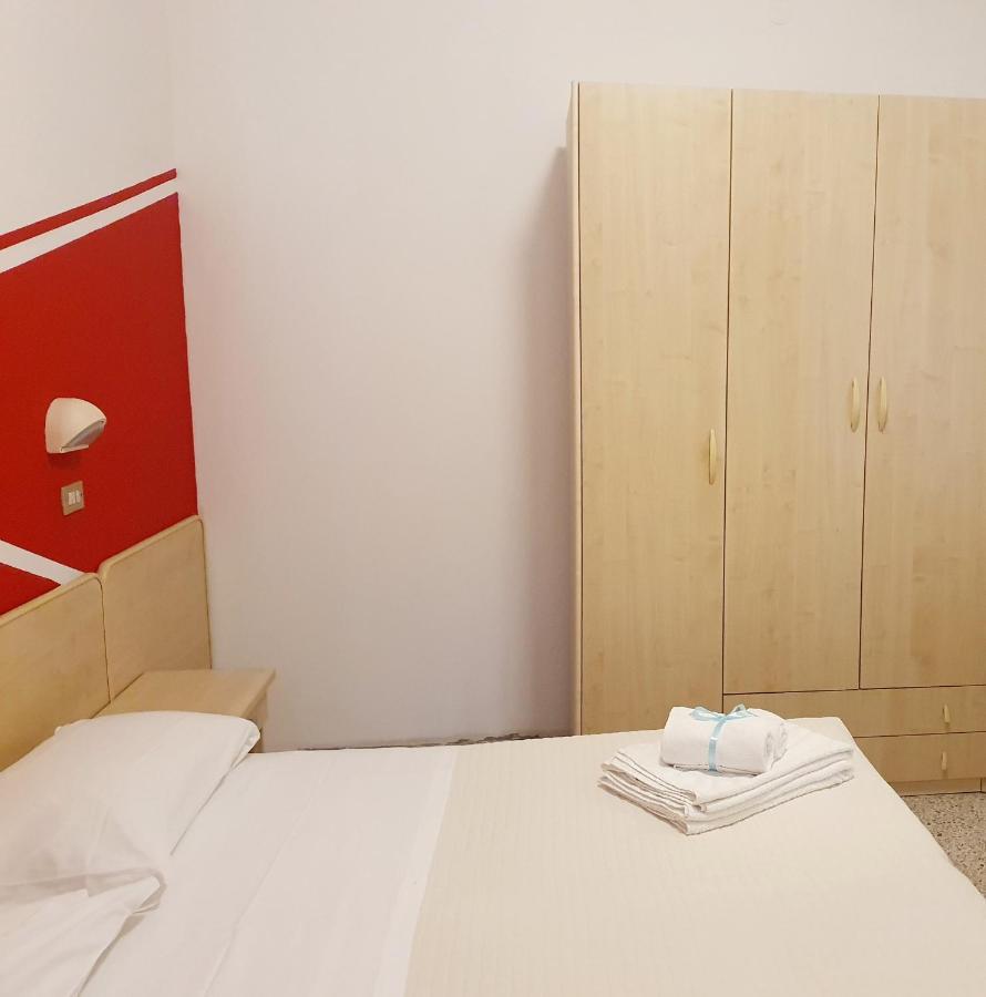 רימיני Albergo B&B Serafini מראה חיצוני תמונה