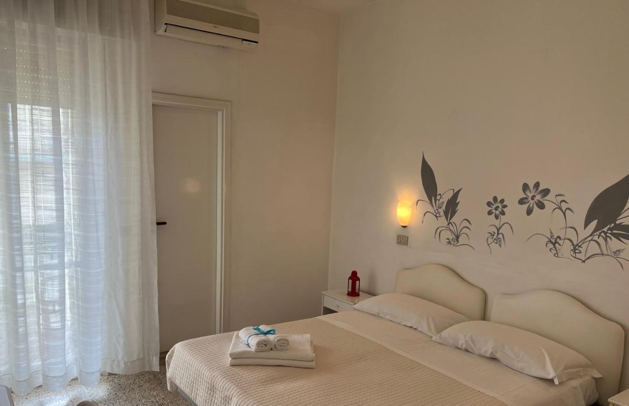 רימיני Albergo B&B Serafini מראה חיצוני תמונה