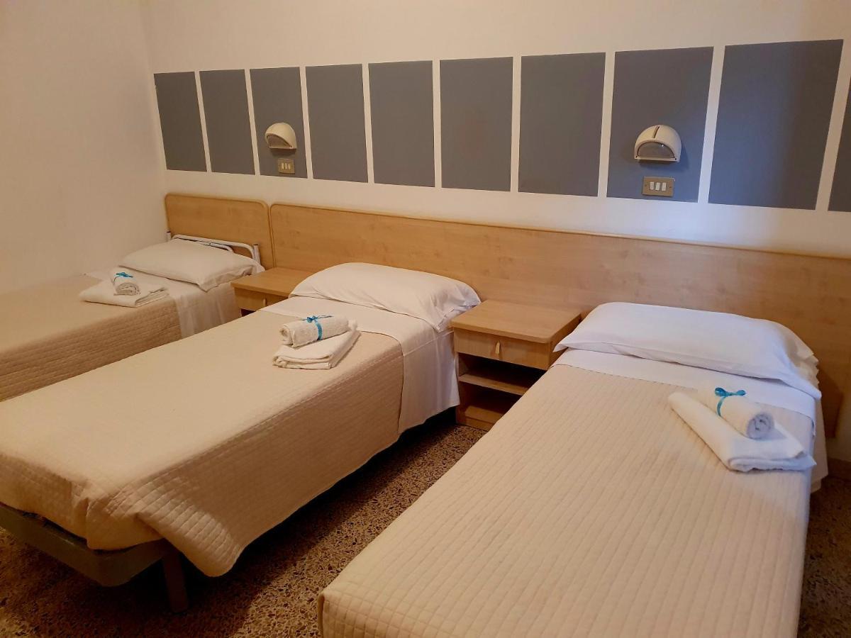 רימיני Albergo B&B Serafini מראה חיצוני תמונה