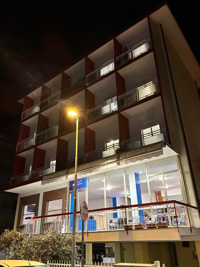 רימיני Albergo B&B Serafini מראה חיצוני תמונה