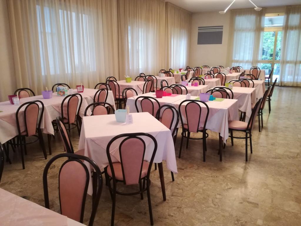 רימיני Albergo B&B Serafini מראה חיצוני תמונה