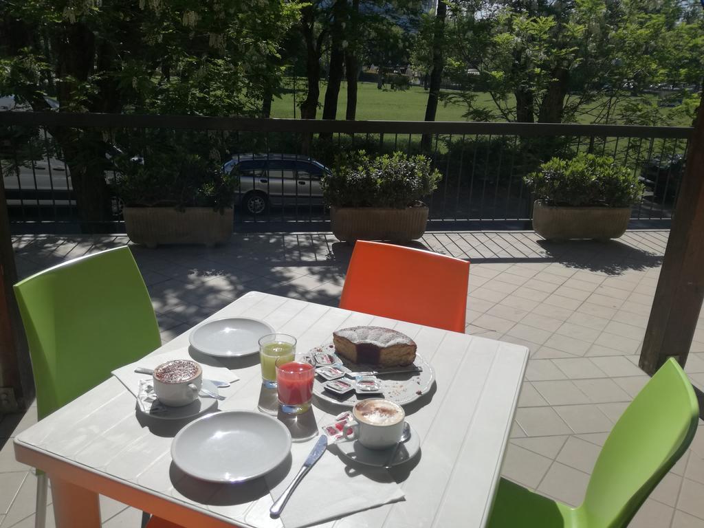 רימיני Albergo B&B Serafini מראה חיצוני תמונה